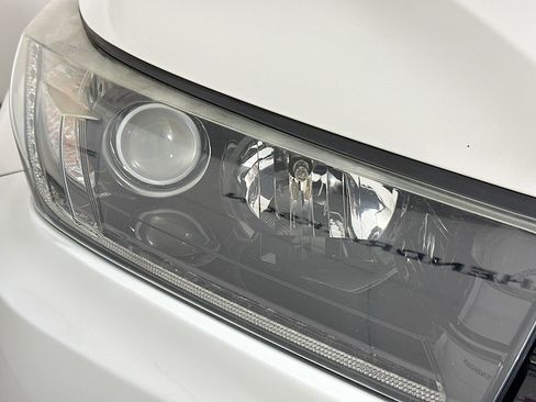 Used 2019 Toyota Highlander SE image 9