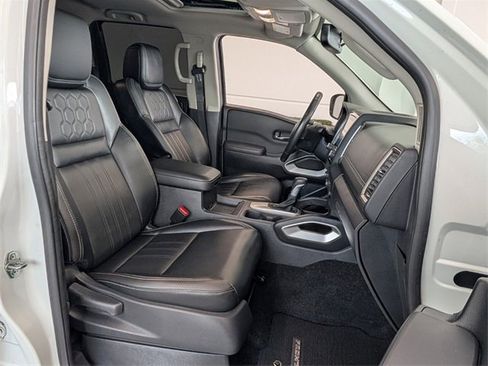 Used 2022 Nissan Frontier SV w/ SV Premium Package image 15