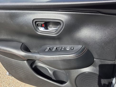 Used 2025 Honda HR-V Sport image 15