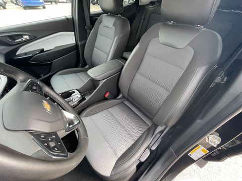 Used 2025 Chevrolet Trax LT w/ LT Convenience Package image 35