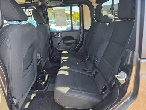 Used 2023 Jeep Gladiator Sport AWD/4WD image 6