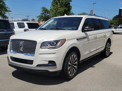Certified 2023 Lincoln Navigator L Reserve RWD image 3