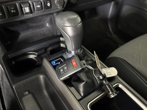 Used 2020 Toyota Tacoma TRD Sport w/ Technology Package AWD/4WD image 20