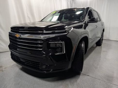 Used 2025 Chevrolet Traverse High Country w/ LPO, Floor Liner Package AWD/4WD image 7