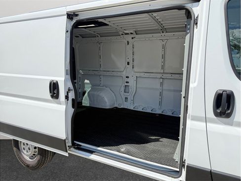 Used 2024 RAM ProMaster 2500 w/ Convenience Group FWD image 27