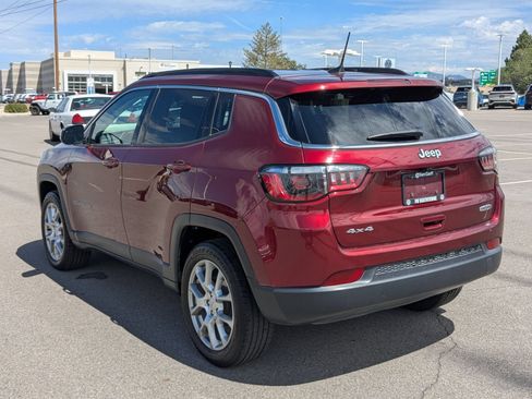 Used 2022 Jeep Compass Latitude AWD/4WD image 5