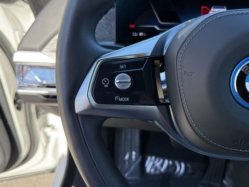 Used 2025 BMW i7 eDrive50 w/ Premium Package image 26