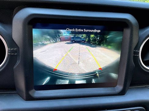 Used 2021 Jeep Wrangler Unlimited Sahara AWD/4WD image 13