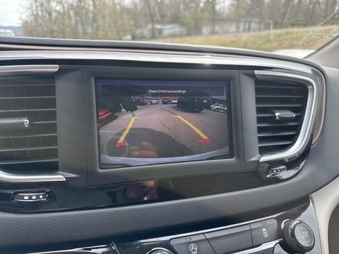 Used 2022 Chrysler Voyager LX FWD image 25