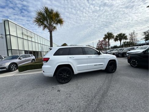 Used 2020 Jeep Grand Cherokee Altitude image 22