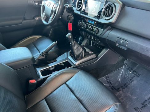 Certified 2019 Toyota Tacoma TRD Sport w/ TRD Premium Sport Package AWD/4WD image 19