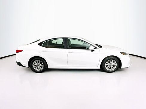 Used 2025 Toyota Camry LE image 10