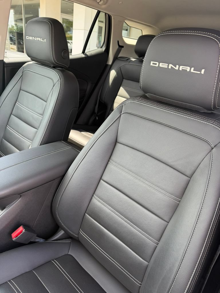 Used 2024 GMC Terrain Denali w/ Denali Premium Package AWD/4WD image 21