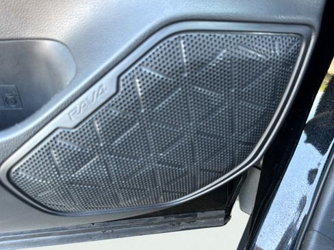 Used 2025 Toyota RAV4 XLE FWD image 11