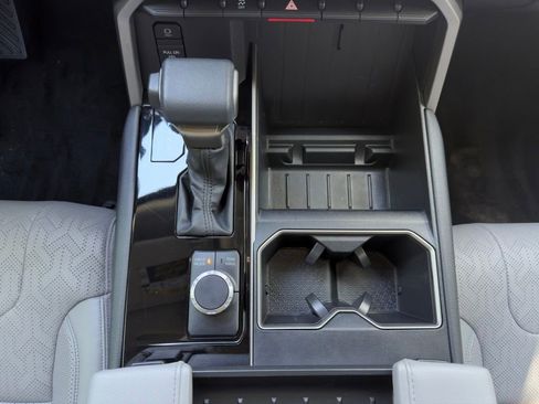 Used 2022 Toyota Tundra Limited RWD image 2
