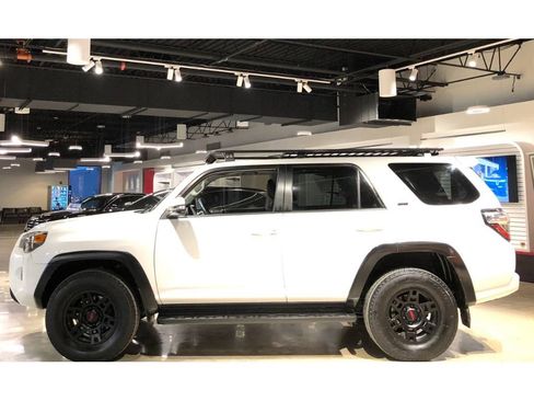 Used 2018 Toyota 4Runner SR5 Premium image 8