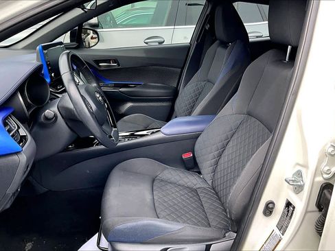 Used 2020 Toyota C-HR XLE image 8