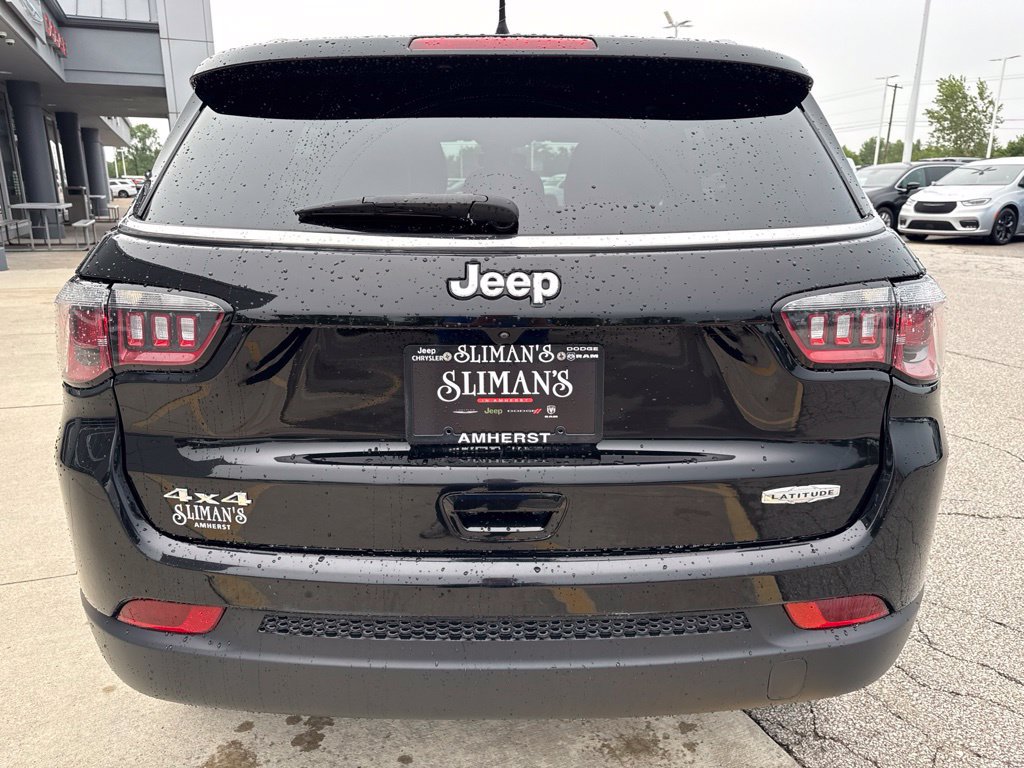 Used 2024 Jeep Compass Latitude AWD/4WD image 6