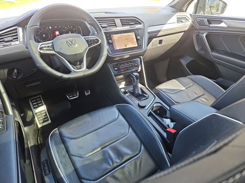 Used 2022 Volkswagen Tiguan SEL R-Line AWD/4WD image 3