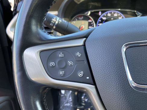 Used 2021 GMC Acadia Denali w/ Denali Ultimate Package AWD/4WD image 19
