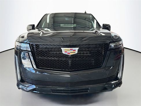 Used 2023 Cadillac Escalade Sport image 2