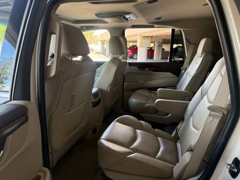 Used 2015 Cadillac Escalade Premium image 24