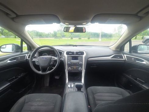 Used 2017 Ford Fusion SE FWD image 16
