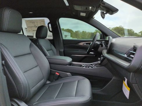 New 2026 Chevrolet Traverse LT w/ Sun and Wheel Package FWD image 30