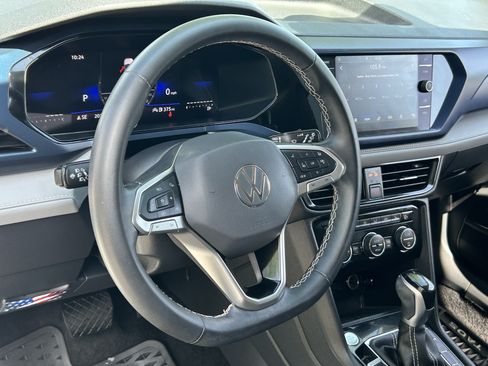 Certified 2024 Volkswagen Taos SE FWD image 27