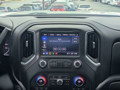 Used 2022 GMC Sierra 2500 AT4 w/ AT4 Preferred Package AWD/4WD image 18
