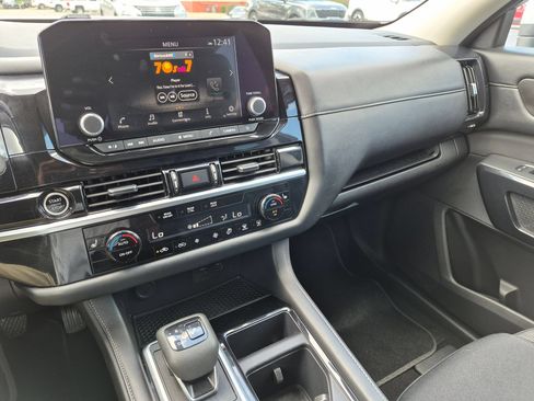 Used 2024 Nissan Pathfinder SV FWD image 22
