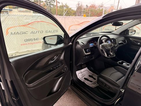 Used 2024 GMC Terrain SLT image 14