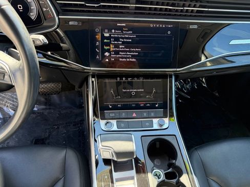 Used 2022 Audi Q7 Premium Plus w/ Premium Plus Package image 21