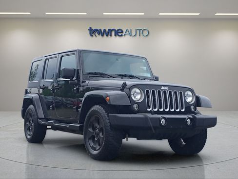 Used 2016 Jeep Wrangler Unlimited Sahara w/ Connectivity Group AWD/4WD image 7