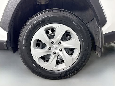 Used 2023 Toyota RAV4 LE image 27