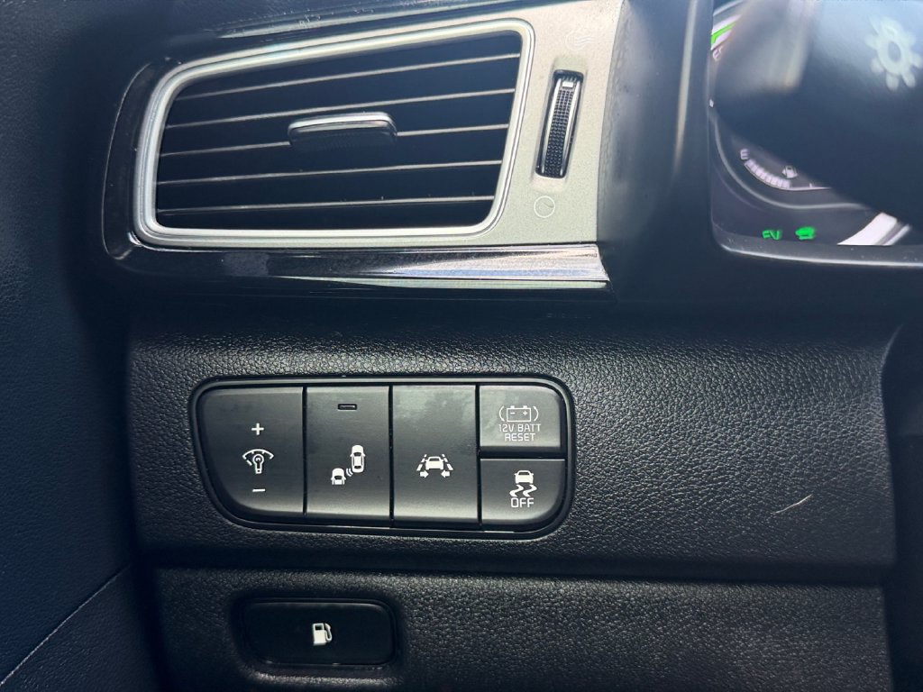 Used 2018 Kia Niro Touring FWD image 22