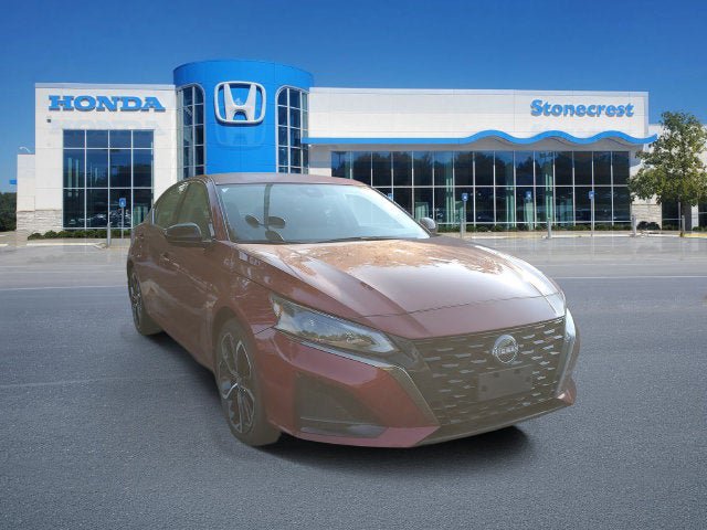 Used 2023 Nissan Altima 2.5 SR w/ SR Premium Package FWD image 1