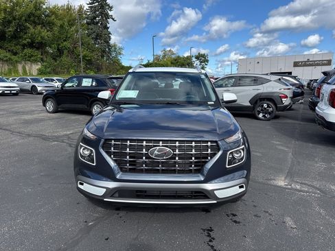 New 2025 Hyundai Venue Limited image 2