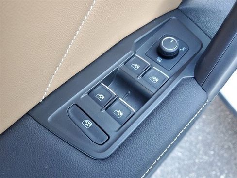 Certified 2024 Volkswagen Tiguan SE R-Line image 15