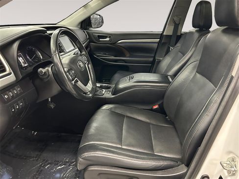 Used 2018 Toyota Highlander Limited Platinum image 9