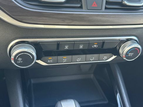 Used 2024 Nissan Altima 2.5 SV FWD image 23