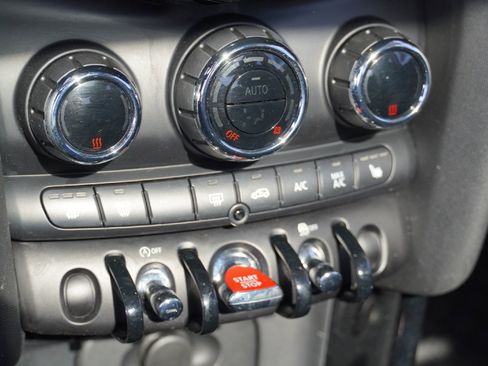 Used 2023 MINI Cooper 2-Door Hardtop image 14