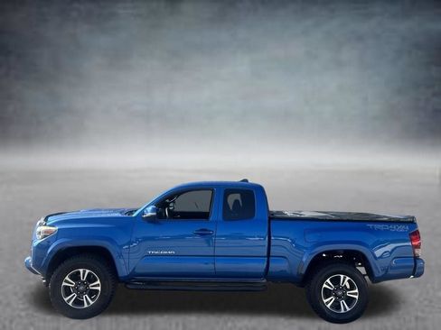 Used 2017 Toyota Tacoma TRD Sport w/ Tow Package AWD/4WD image 15