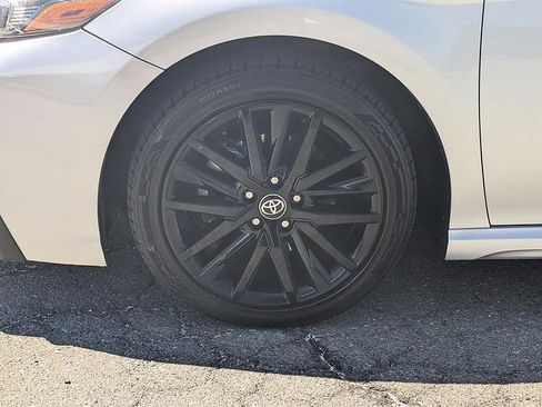 Used 2024 Toyota Camry SE image 10