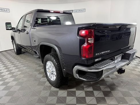 Used 2024 Chevrolet Silverado 2500 LT w/ Convenience Package image 4