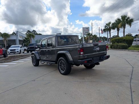 Used 2022 Jeep Gladiator Overland w/ Trailer Tow Package AWD/4WD image 5