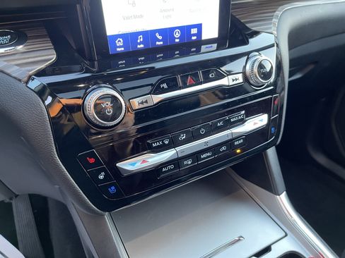 Used 2023 Ford Explorer Limited w/ Limited Technology Package image 14