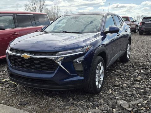 Used 2024 Chevrolet Trax LS w/ LS Convenience Package image 1