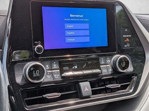 Used 2023 Toyota Highlander LE image 6
