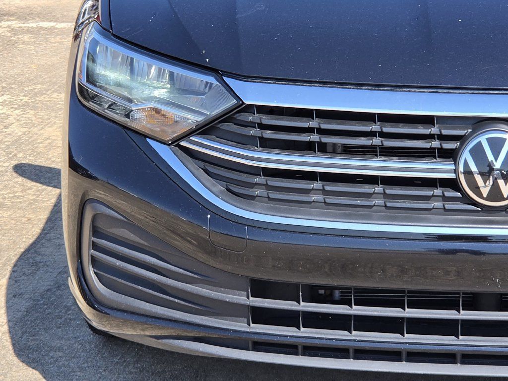 Used 2024 Volkswagen Jetta SE FWD image 5